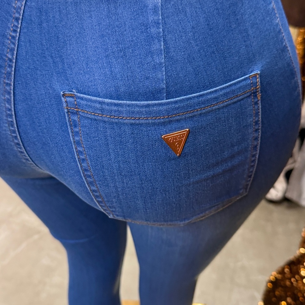 Guess High Rise Blue Jeans - Picture 3 of 3